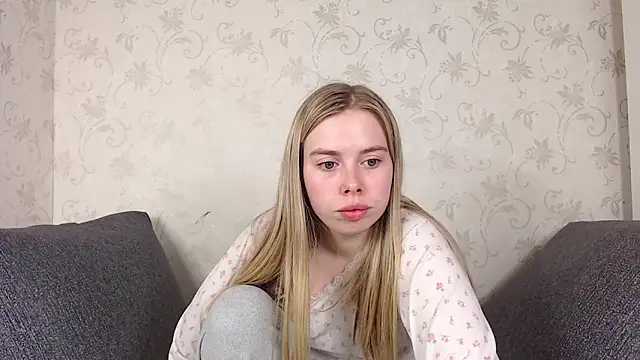 sofiaa here online show from 03/23/26, 12:14