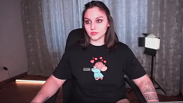 Snapshot of Hoot_owl_cb chatting on 04/14/26, 07:36 Hoot owl cb online show from 04/14/26, 07:36