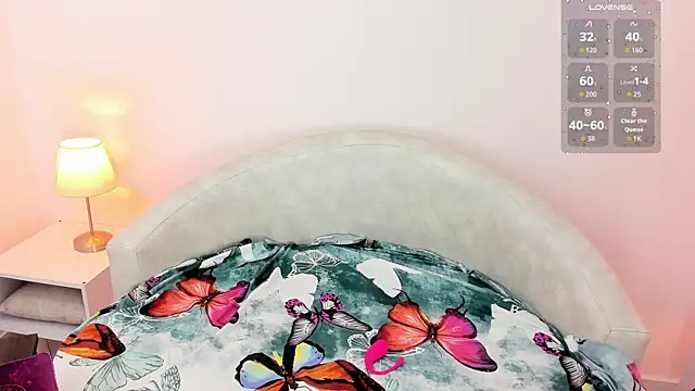 Snapshot of anna_lorenss chatting on 12/18/25, 01:22 anna lorenss online show from 12/18/25, 01:22