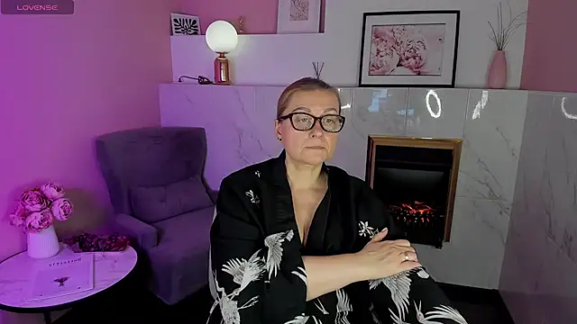 AlexandraKind online show from 02/04/25, 07:44