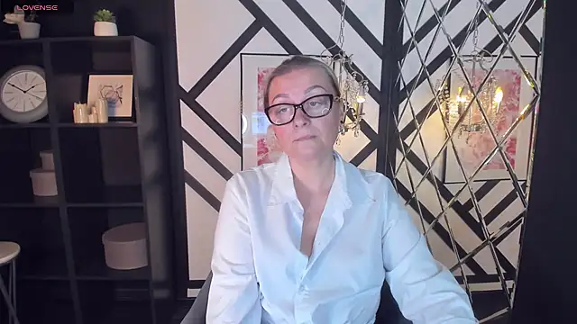 AlexandraKind online show from 02/11/25, 07:48