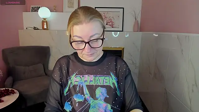 AlexandraKind online show from 02/17/25, 05:36