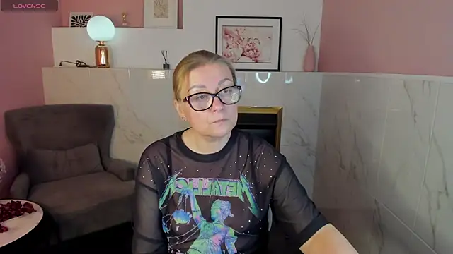 AlexandraKind online show from 02/17/25, 08:41