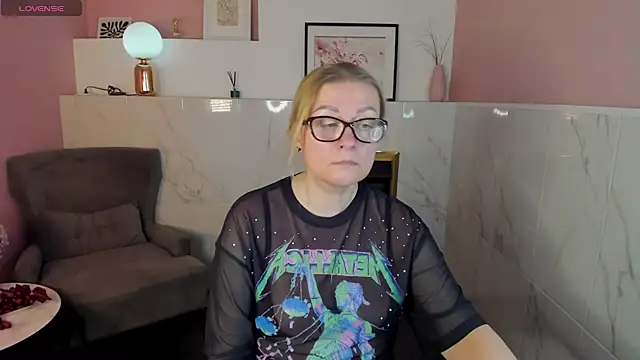 AlexandraKind online show from 02/17/25, 11:44