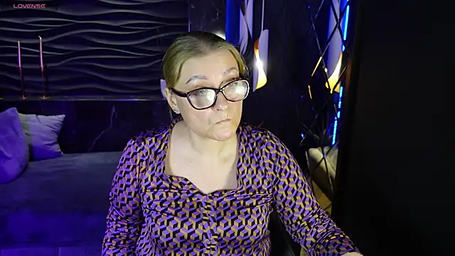 AlexandraKind online show from 02/20/25, 03:01