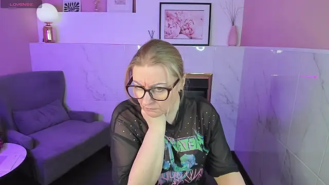 AlexandraKind online show from 02/23/25, 05:50