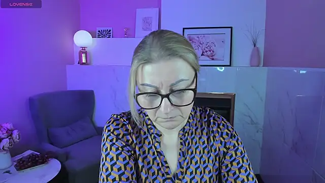 AlexandraKind online show from 02/25/25, 06:14