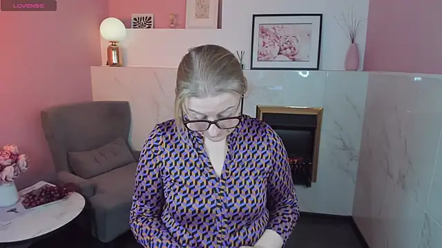 AlexandraKind online show from 02/25/25, 09:20