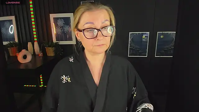 AlexandraKind online show from 03/04/25, 11:43