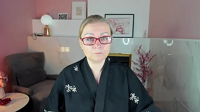 AlexandraKind online show from 10/05/25, 01:31