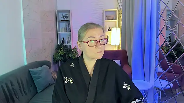 AlexandraKind online show from 10/14/25, 08:42