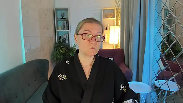 AlexandraKind online show from 10/21/25, 08:20