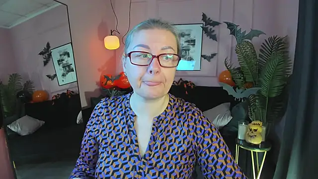 Snapshot of AlexandraKind chatting on 11/02/25, 01:35 AlexandraKind online show from 11/02/25, 01:35