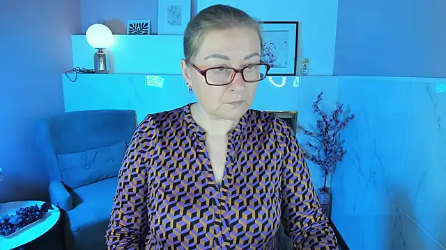 Snapshot of AlexandraKind chatting on 11/03/25, 08:32 AlexandraKind online show from 11/03/25, 08:32