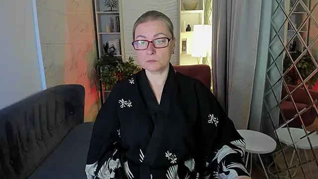 Snapshot of AlexandraKind chatting on 11/06/25, 01:45 AlexandraKind online show from 11/06/25, 01:45