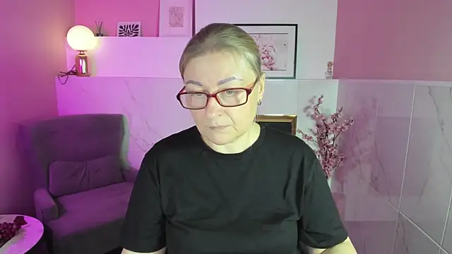 Snapshot of AlexandraKind chatting on 11/07/25, 08:31 AlexandraKind online show from 11/07/25, 08:31