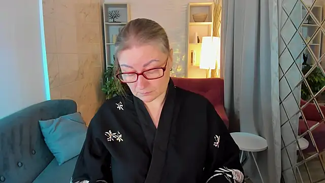 Snapshot of AlexandraKind chatting on 11/10/25, 01:43 AlexandraKind online show from 11/10/25, 01:43