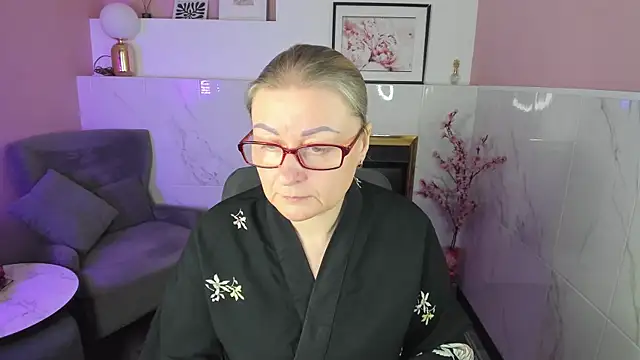 Snapshot of AlexandraKind chatting on 11/24/25, 08:41 AlexandraKind online show from 11/24/25, 08:41