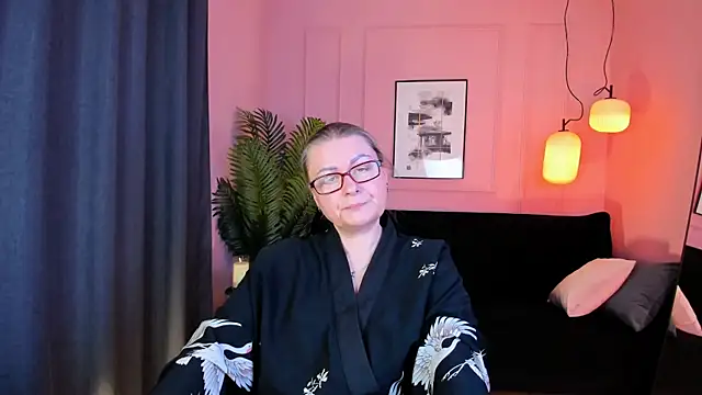 Snapshot of AlexandraKind chatting on 12/13/25, 07:53 AlexandraKind online show from 12/13/25, 07:53