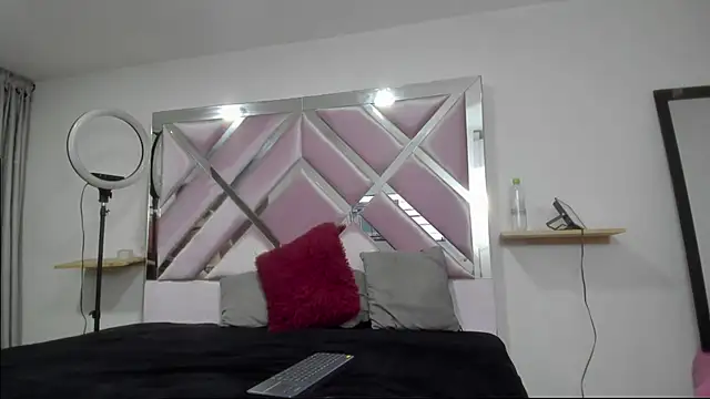 Snapshot of Violeett chatting on 12/06/24, 03:52 Violeett online show from 12/06/24, 03:52