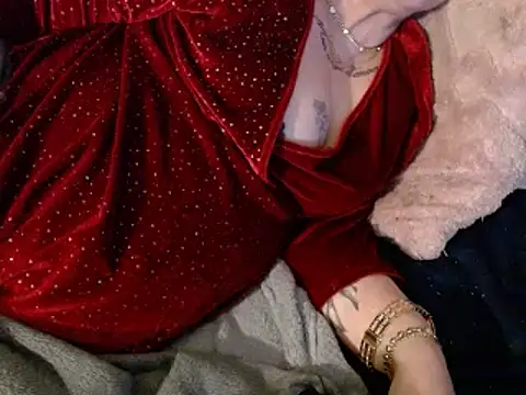 Snapshot of housewife_shantie chatting on 02/14/25, 09:43 housewife shantie online show from 02/14/25, 09:43