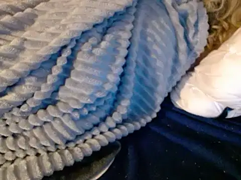 Snapshot of housewife_shantie chatting on 02/15/25, 12:48 housewife shantie online show from 02/15/25, 12:48