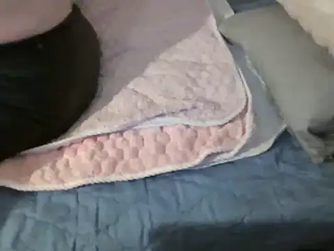 Snapshot of housewife_shantie chatting on 03/05/25, 10:55 housewife shantie online show from 03/05/25, 10:55