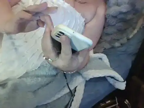 Snapshot of housewife_shantie chatting on 03/21/25, 07:33 housewife shantie online show from 03/21/25, 07:33