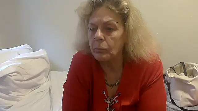 Snapshot of housewife_shantie chatting on 10/03/25, 10:23 housewife shantie online show from 10/03/25, 10:23