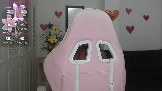 Snapshot of lulu_25_ chatting on 12/14/24, 04:12 lulu 25 online show from 12/14/24, 04:12