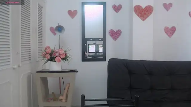 Snapshot of lulu_25_ chatting on 12/23/24, 12:30 lulu 25 online show from 12/23/24, 12:30