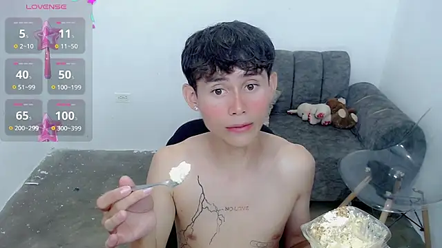 Snapshot of tanjiro_cute chatting on 12/31/24, 06:59 tanjiro cute online show from 12/31/24, 06:59