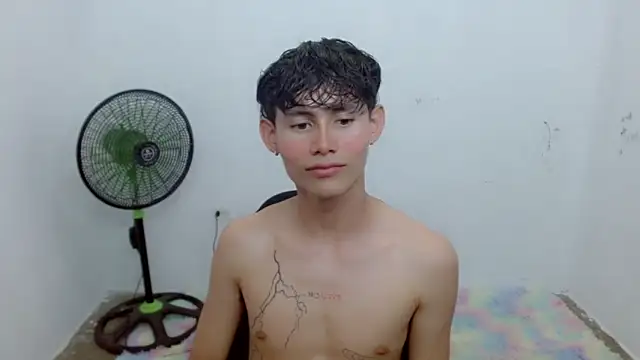 Snapshot of tanjiro_cute chatting on 03/21/25, 12:51 tanjiro cute online show from 03/21/25, 12:51