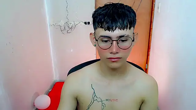 Snapshot of tanjiro_cute chatting on 10/23/25, 08:13 tanjiro cute online show from 10/23/25, 08:13