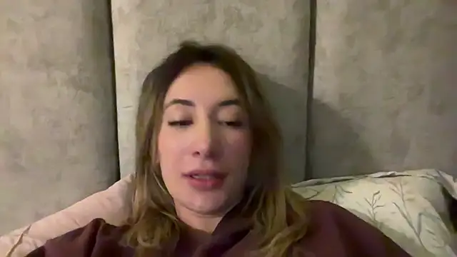 Gabby cruz  online show from 12/04/24, 06:11