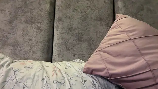 Gabby cruz  online show from 12/06/24, 06:15