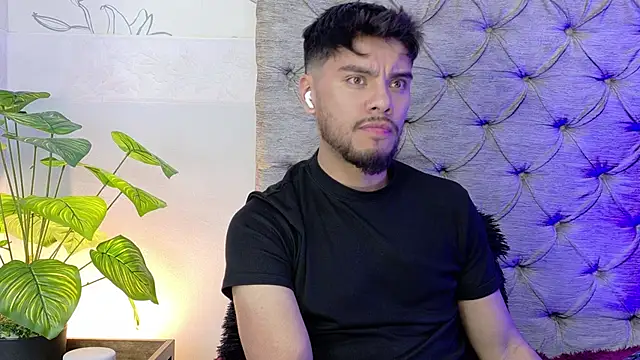 Tommidubois online show from 09/21/25, 01:40