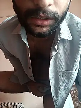 Snapshot of Vignesh3246 chatting on 01/11/26, 05:01 Vignesh3246 online show from 01/11/26, 05:01