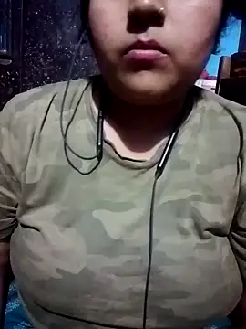 Snapshot of Love-Veronica chatting on 03/05/26, 06:15 Love-Veronica online show from 03/05/26, 06:15