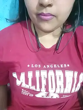 Snapshot of Love-Veronica chatting on 05/18/26, 06:25 Love-Veronica online show from 05/18/26, 06:25