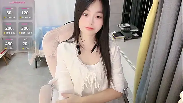 Snapshot of Lena-yyds chatting on 10/28/25, 05:04 Lena-yyds online show from 10/28/25, 05:04