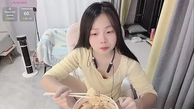 Snapshot of Lena-yyds chatting on 11/11/25, 07:47 Lena-yyds online show from 11/11/25, 07:47