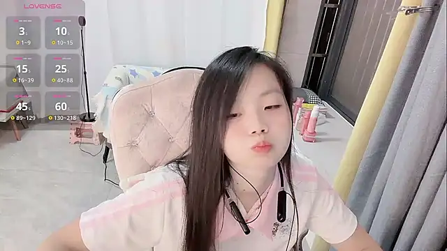 Snapshot of Lena-yyds chatting on 11/21/25, 10:47 Lena-yyds online show from 11/21/25, 10:47