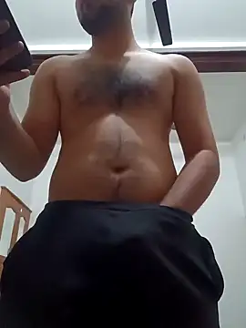 Snapshot of smartboy010101 chatting on 12/14/24, 01:05 smartboy010101 online show from 12/14/24, 01:05