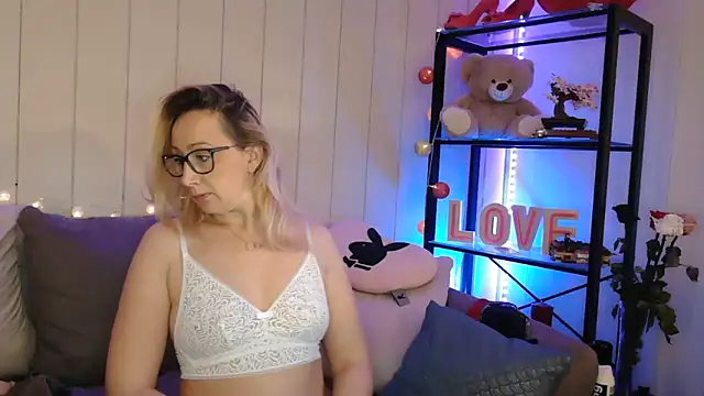 Snapshot of Lyscoquine chatting on 03/17/26, 12:08 Lyscoquine online show from 03/17/26, 12:08