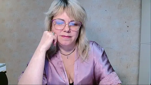 Snapshot of sweetsunset11 chatting on 04/02/26, 03:53 sweetsunset11 online show from 04/02/26, 03:53