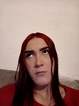 Snapshot of laura_arias018 chatting on 10/17/25, 11:29 laura arias018 online show from 10/17/25, 11:29