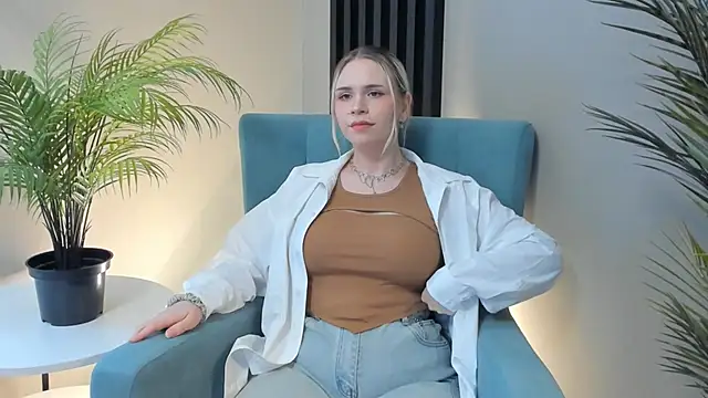 Snapshot of LynetBarritt chatting on 12/10/24, 07:47 LynetBarritt online show from 12/10/24, 07:47