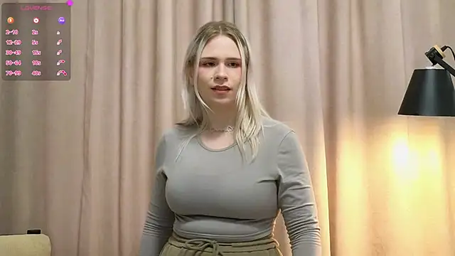 Snapshot of LynetBarritt chatting on 12/11/24, 07:42 LynetBarritt online show from 12/11/24, 07:42