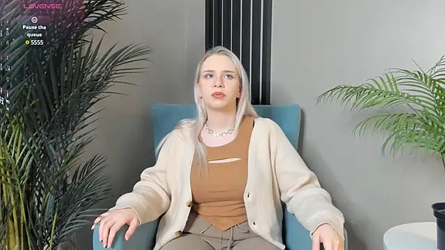 Snapshot of LynetBarritt chatting on 12/12/24, 04:15 LynetBarritt online show from 12/12/24, 04:15